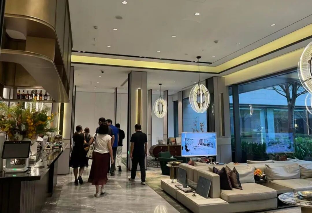 “金九银十”来了，市场有什么不一样？北京开发商：有观望客户下决心买房；深圳一项目销售负责人：带看量和成交量显著提升